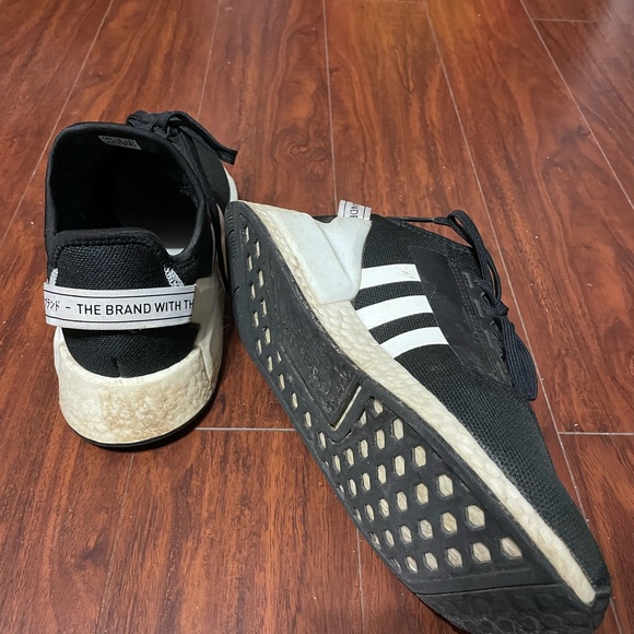 Adidas NMD R1 v2 Sneakers - Picture 2 of 2